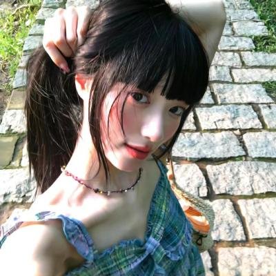 三个带面纱的女子
